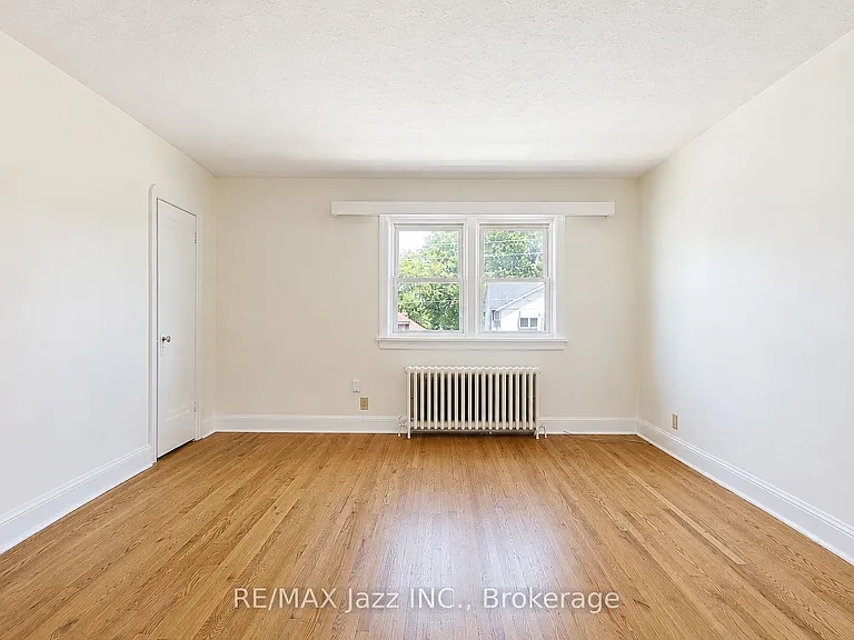 366 Mary St N #5 — Photo 4