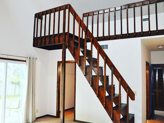 4th image of 209 Loring Ct