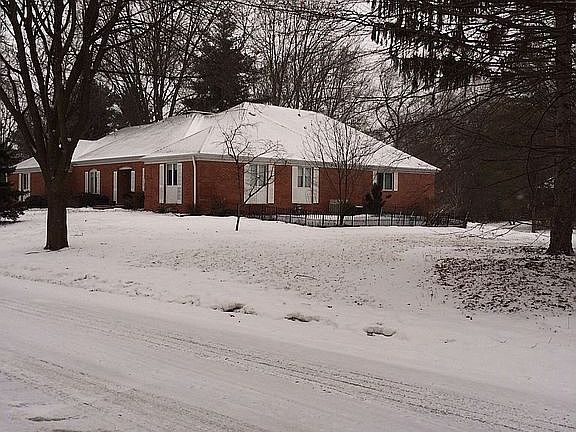 4th image of 306 E Sherwin Cir