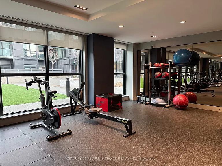 430 Square One Dr #Penthouse 05-05 — Photo 37