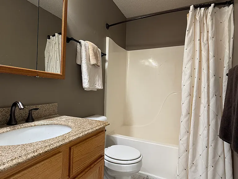 415 Harby Dr — Photo 12