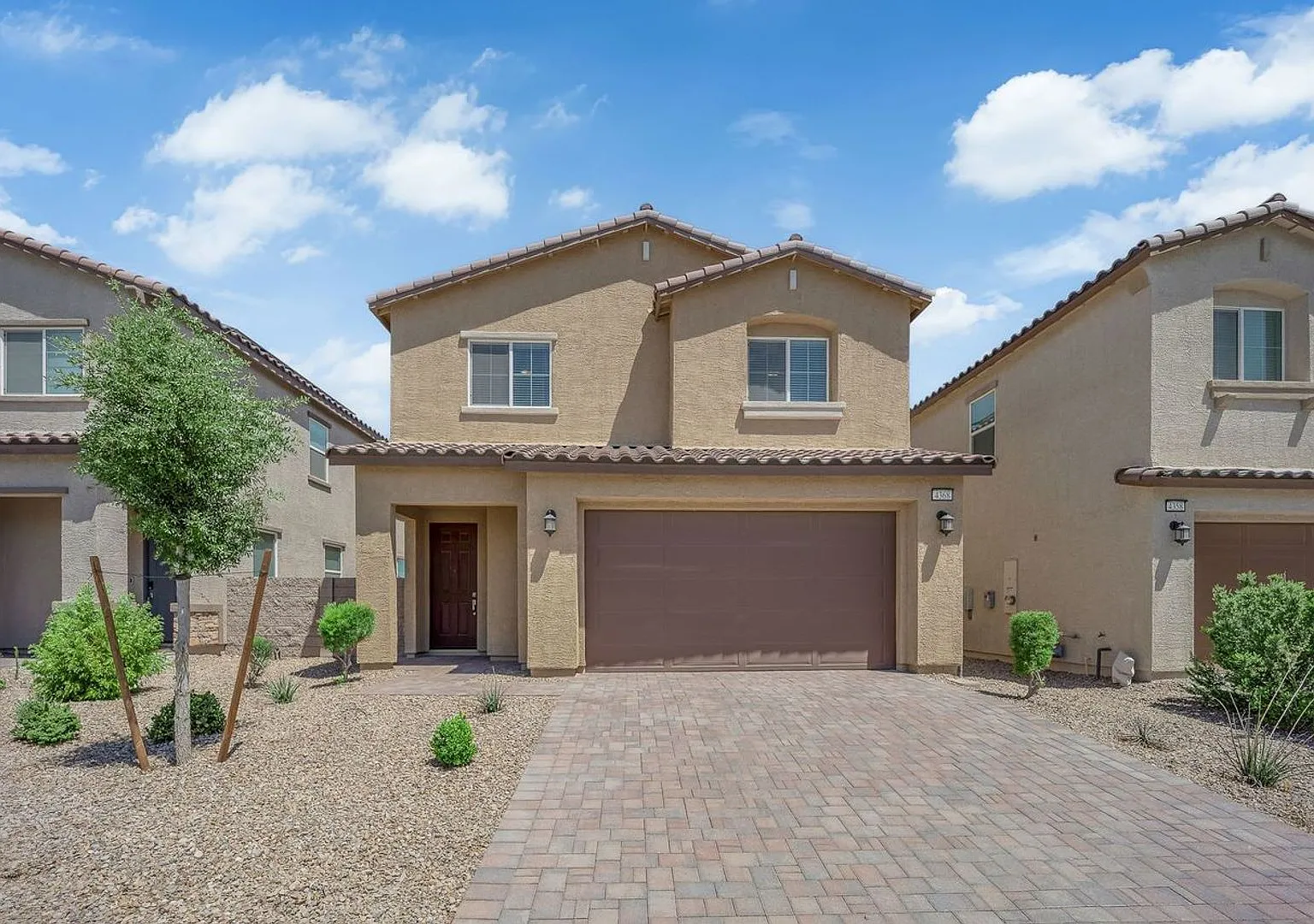 "Solar Home, Resort Backyard, Putting Green SW Las Vegas Gem" — Photo 1