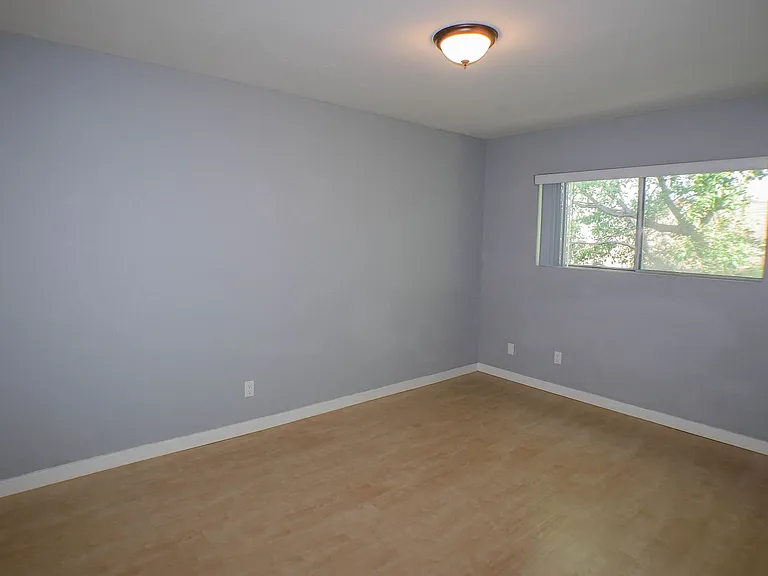 4640 Bancroft St — Photo 15