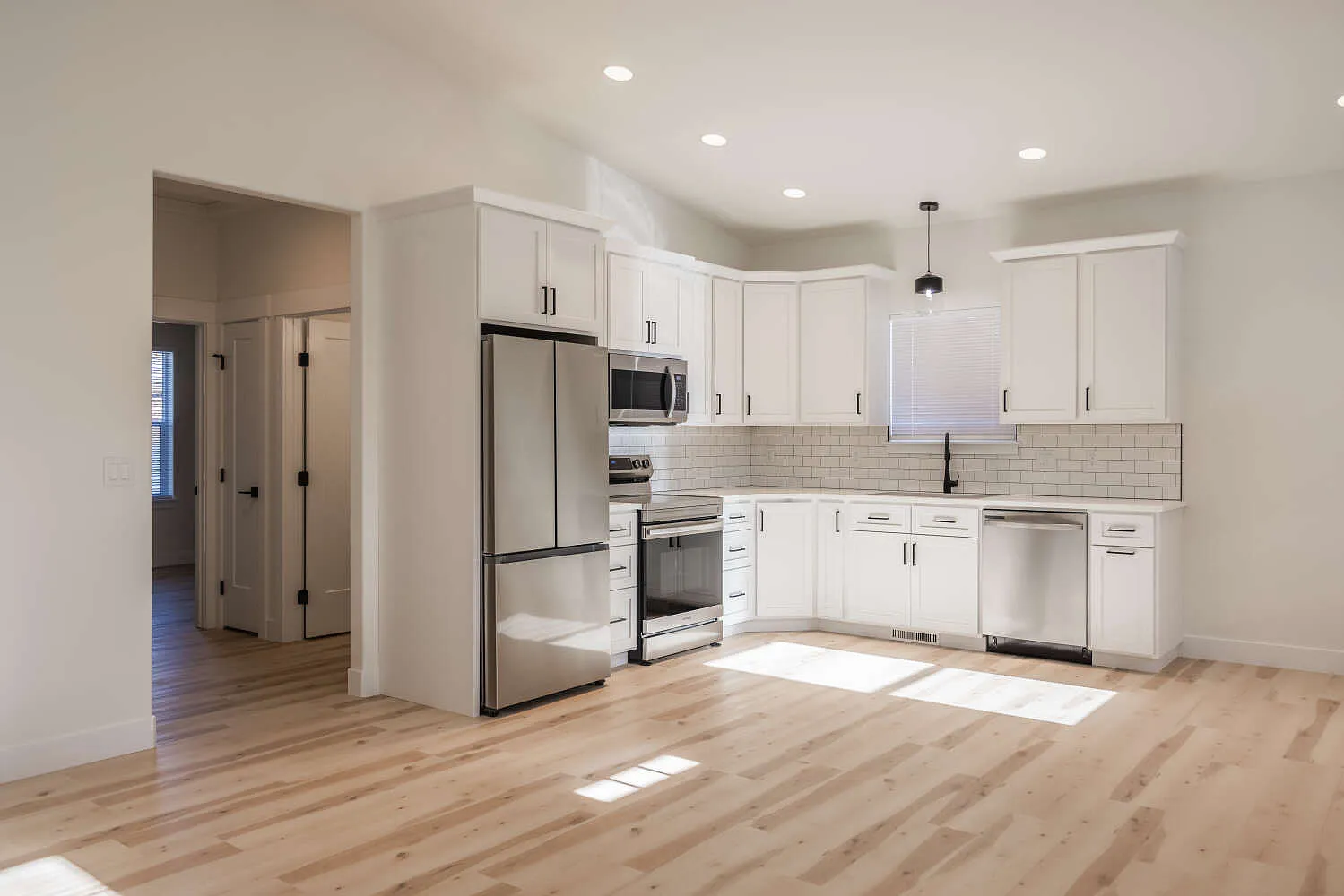 2 bed, 900 sqft, $1,750 — Photo 2