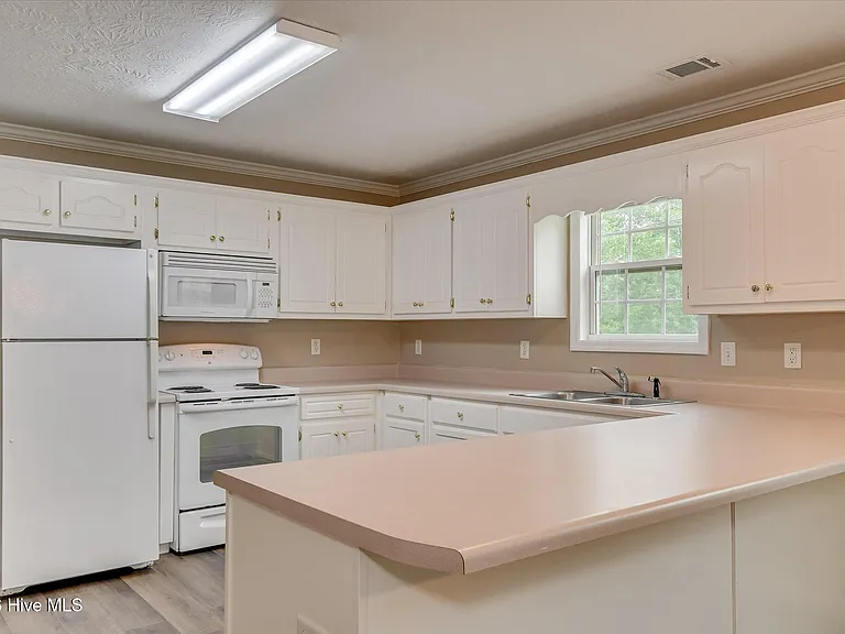 101 Old Thomson Rd #B — Photo 8