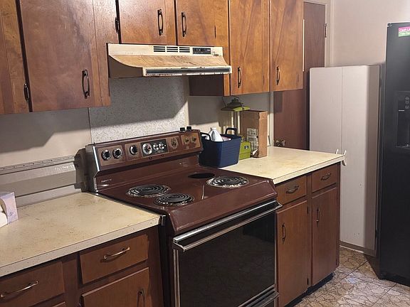 4th image of 97 Karen Ct
