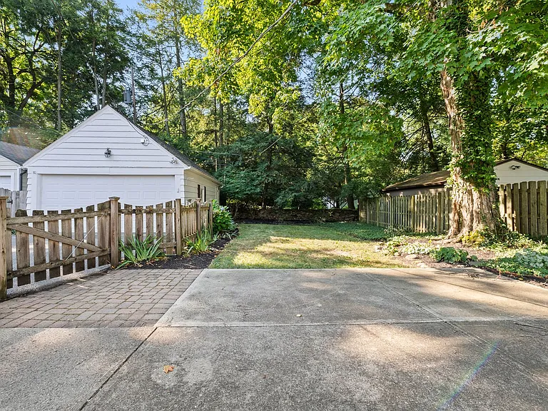 181 Amazon Pl — Photo 33