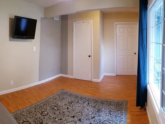 4th image of 46767 Crawford St