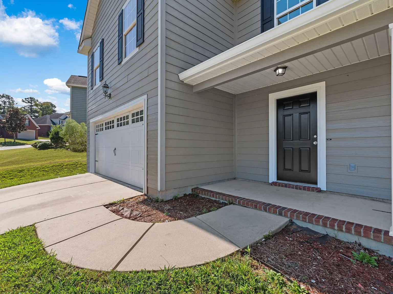 4 bed, 2.5 bath, 2208 sqft, $2,300 — Photo 4