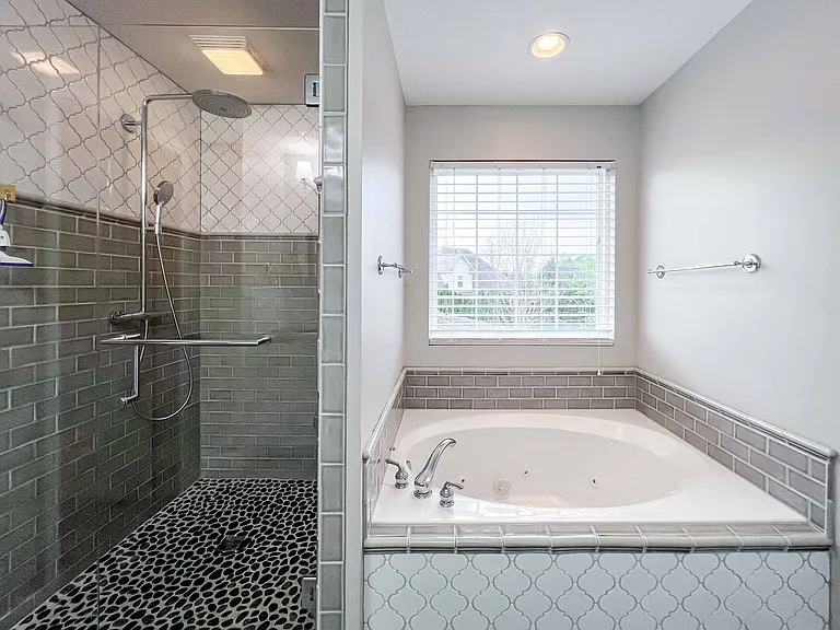 10309 Red Water Ln — Photo 5