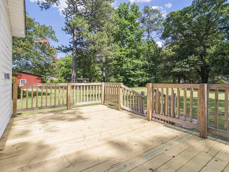 154 Forest Dr — Photo 2