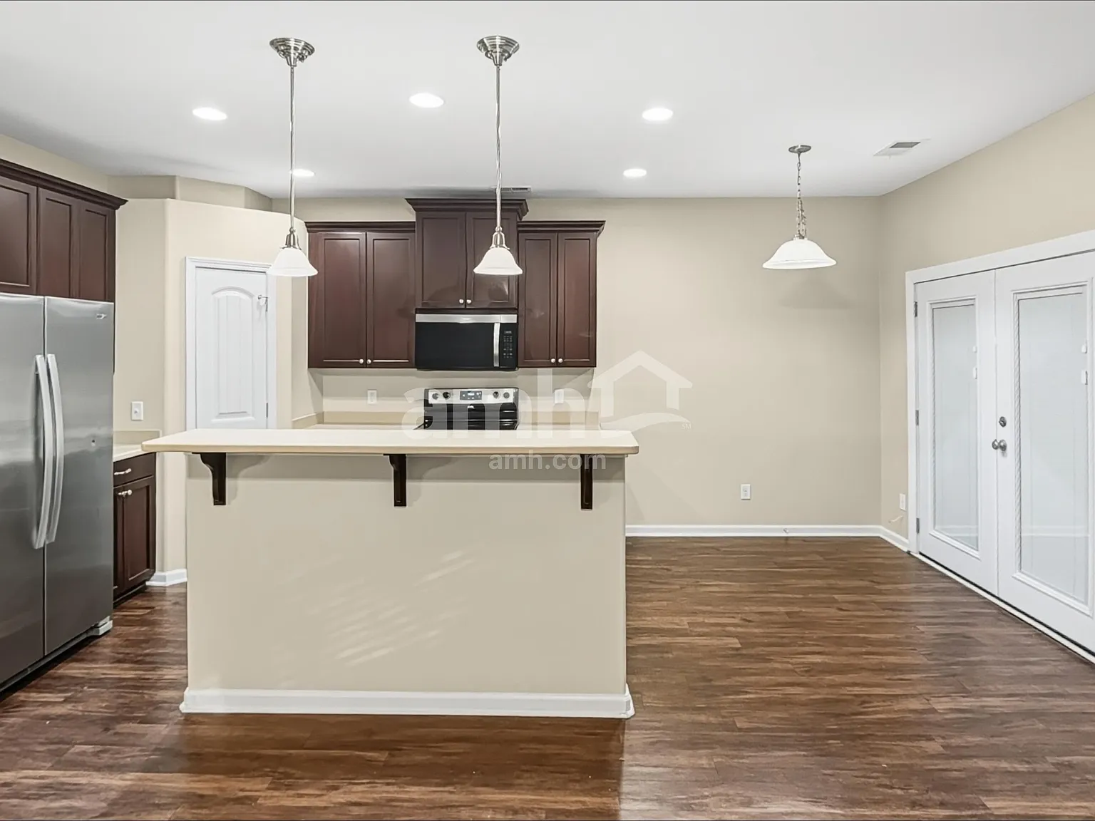 3 bed, 2.5 bath, 1968 sqft, $2,355 — Photo 4