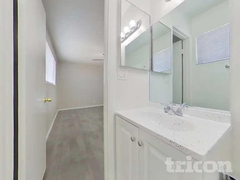 1626 W Pepper Pl — Photo 8
