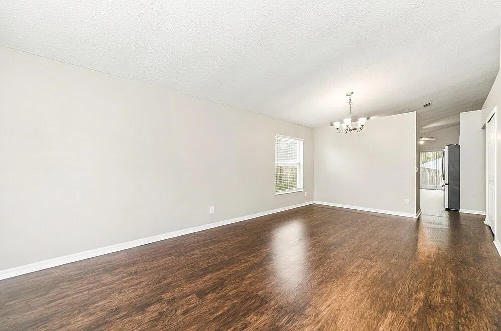 3 bed, 2.0 bath, 1457 sqft, $2,165 — Photo 4