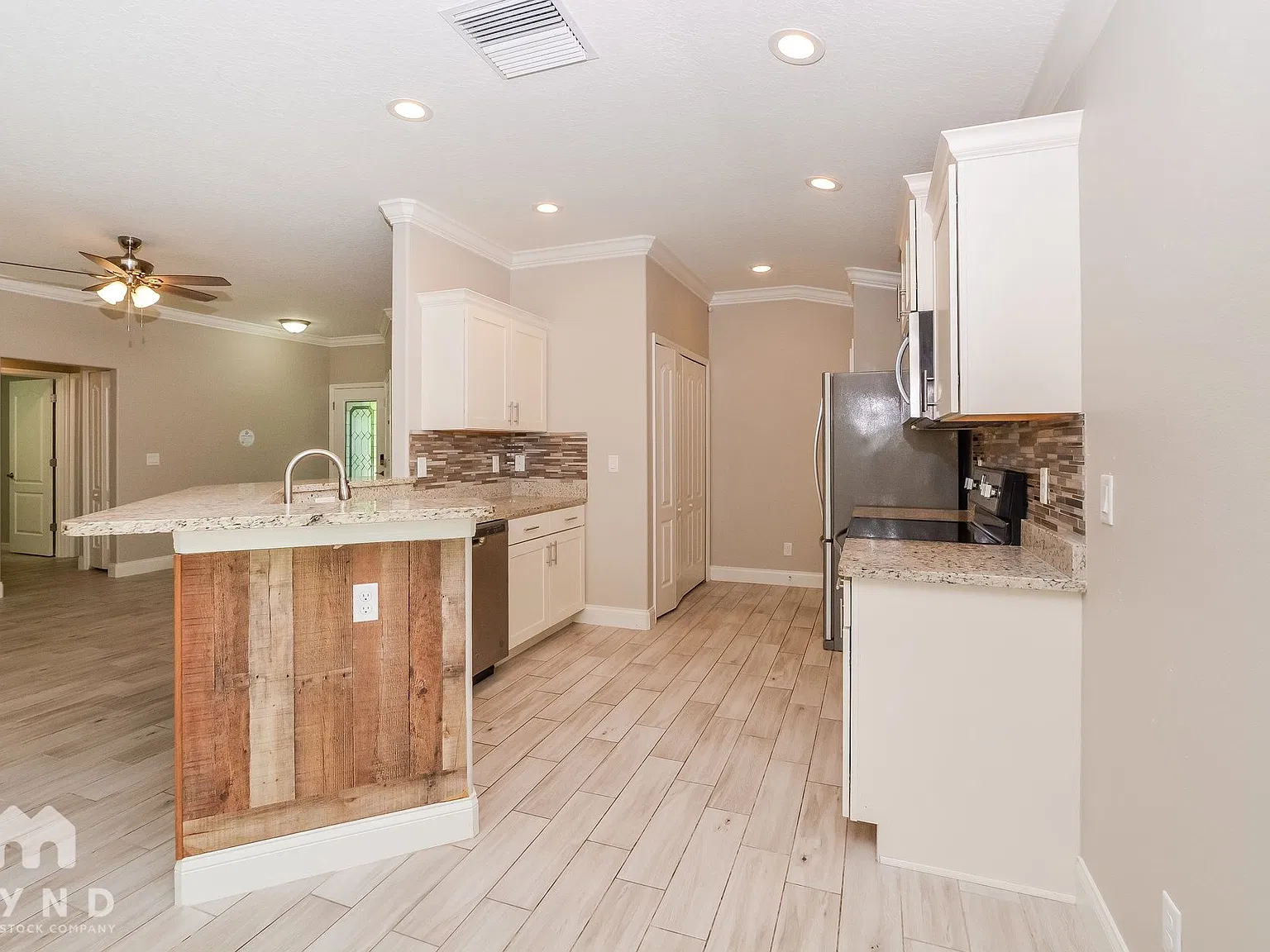 3 bed, 2.0 bath, 1313 sqft, $1,895 — Photo 2