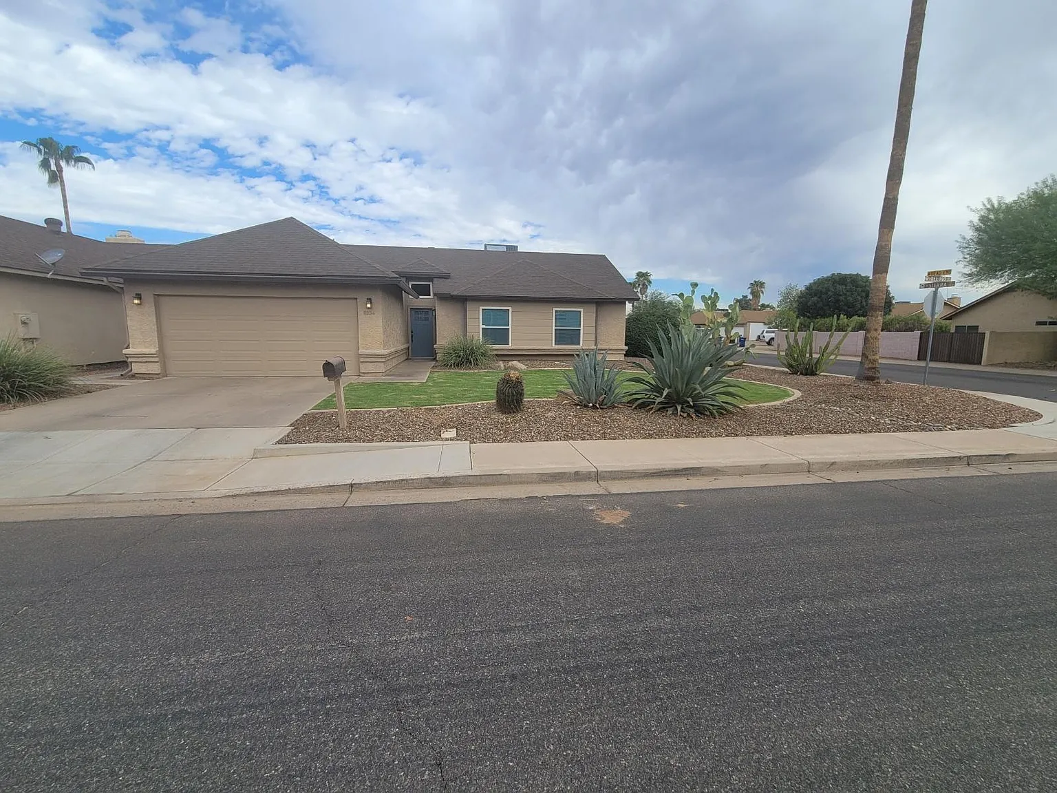 3 bed, 1302 sqft, $2,700 — Photo 1