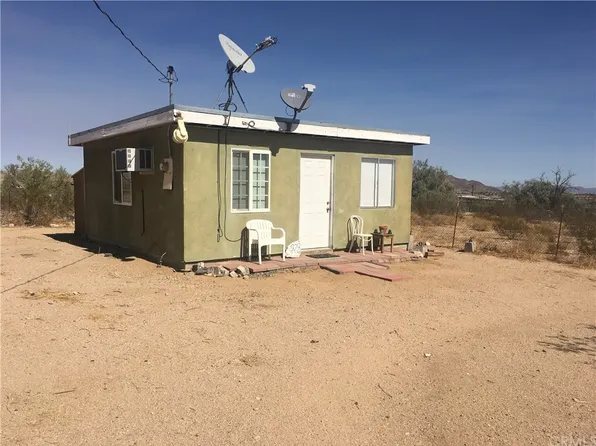 929 Golden Slipper Ln, Landers, CA 92285