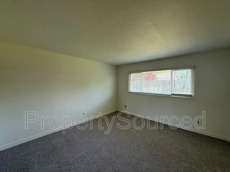 1462 Snyder St — Photo 15