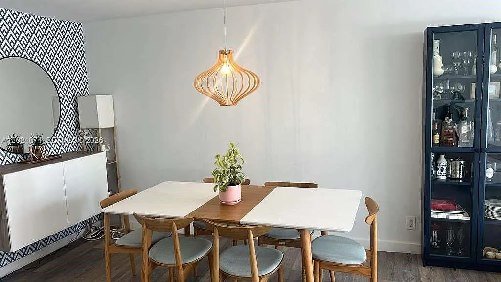 Chelsea Bayview Condo — Photo 4