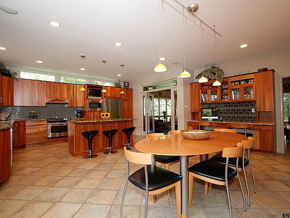 2nd image of 315 Highgate Dr