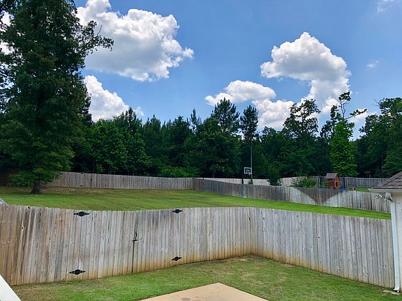 4th image of 391 Lakeview Ln