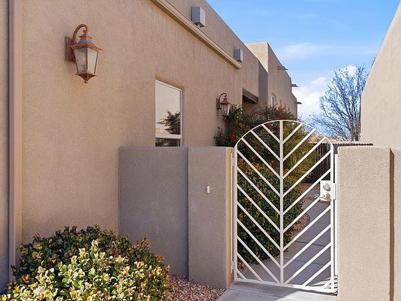 4th image of 1323 Valle Ln NW