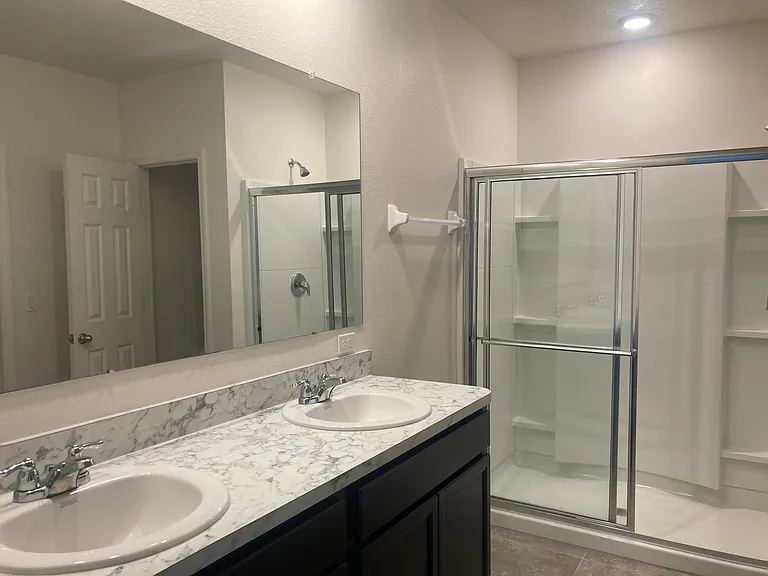 560 Sorrento Dr — Photo 2