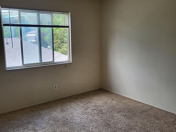 5th image of 2363 S Green St #B