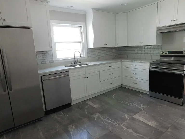 304 Avenue A — Photo 24