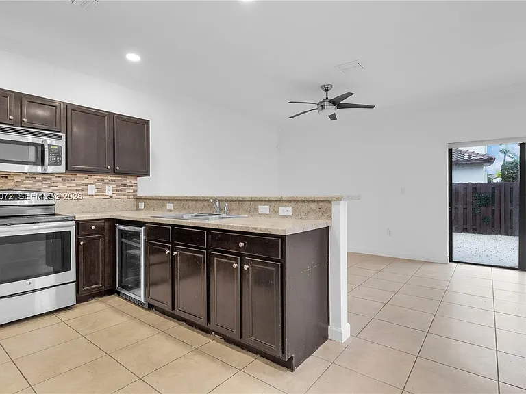 3202 SE 6th St #3202 — Photo 9