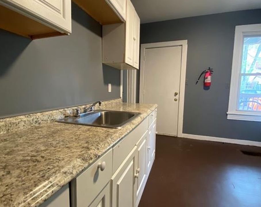 1st image of 378 North St #1