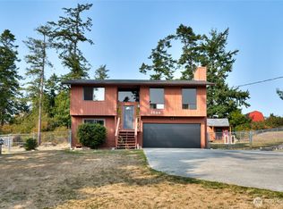 1594 Douglas St, Oak Harbor, WA 98277