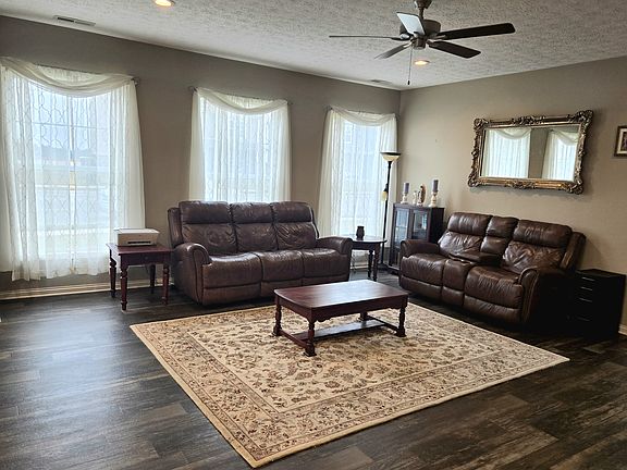 3rd image of 898 Loebner Ave