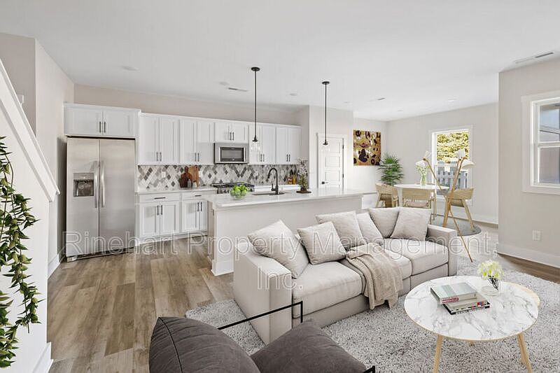 1st image of 648 Melville Dr