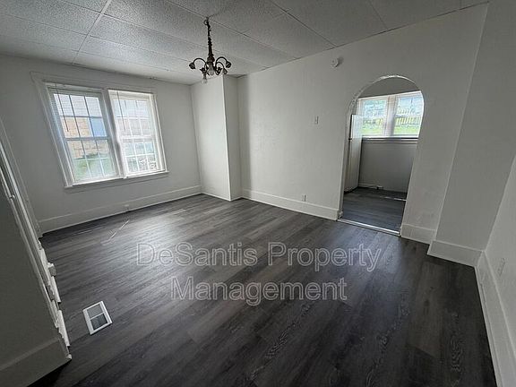 4th image of 40-42 Seminole Ave #40