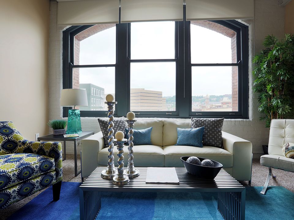 East 8 Lofts living room