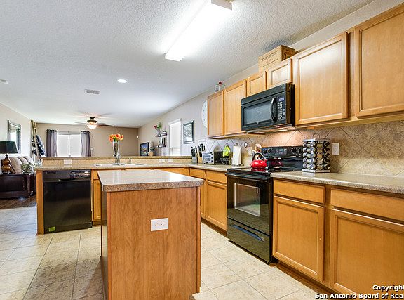 4th image of 8931 Oakwood Park