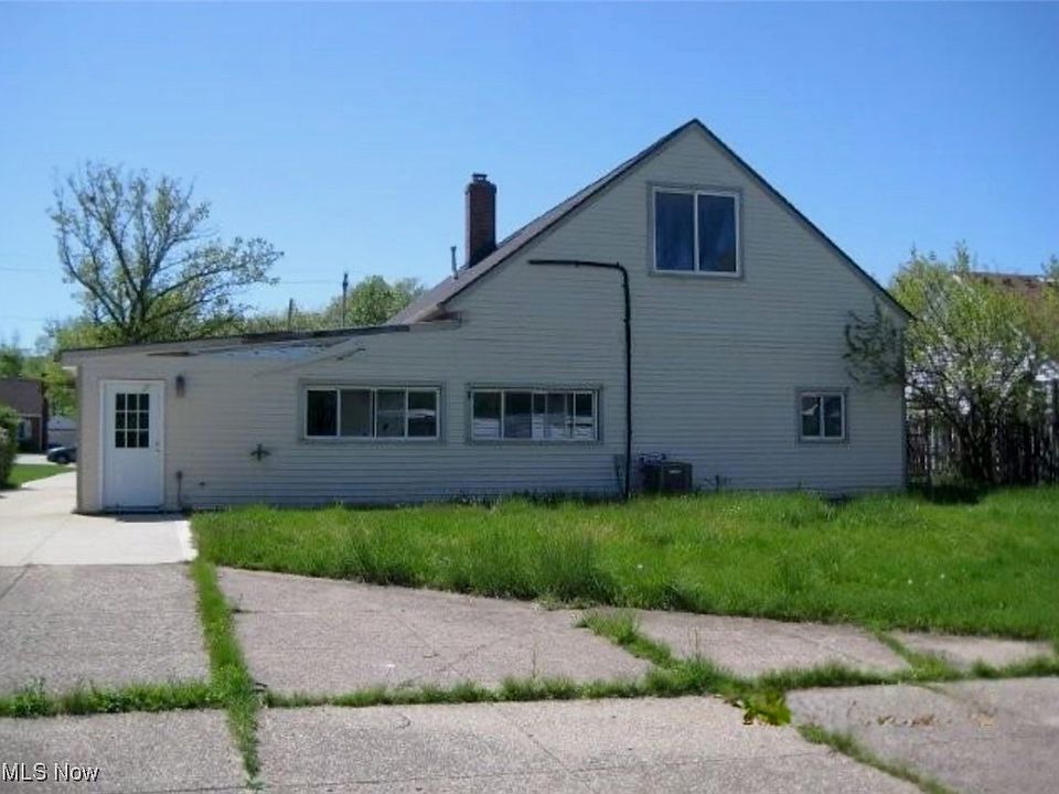2nd image of 2045 Clague Rd