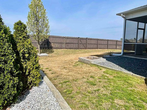 4th image of 105 Viewmont Dr