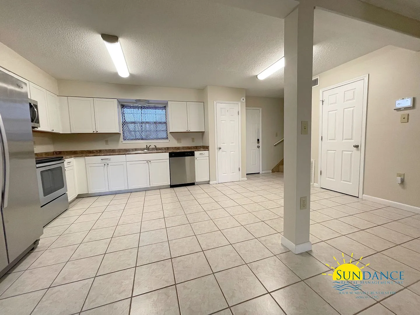 Great 3BR Townhome in Shalimar! — Photo 2