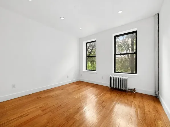 684 Riverside Drive image 4 of 6