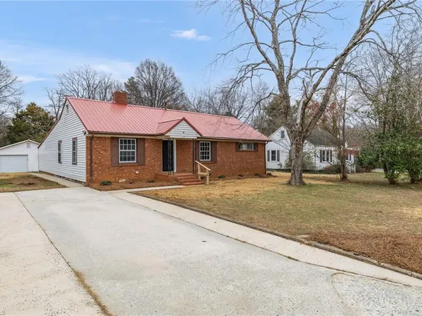 613 Wall St, Lexington, NC 27292