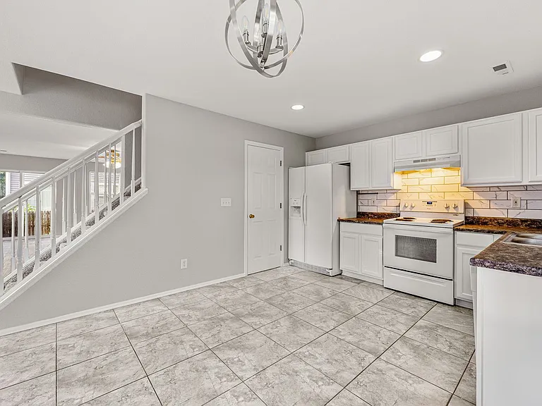 7857 S Kittredge Cir — Photo 15