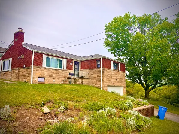 2753 Van Buren Dr, Lower Burrell, PA 15068