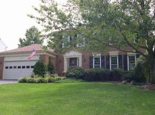 13129 Applegrove Ln, Herndon, VA 20171