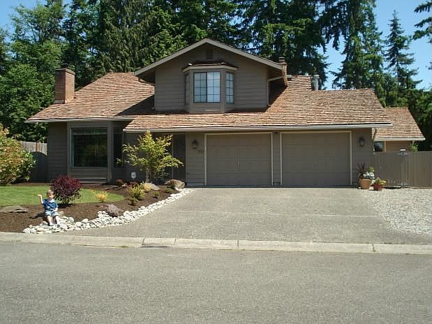 Cul-de-sac view of home