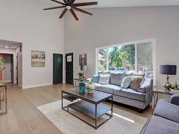 4th image of 1437 Blackstone Ave
