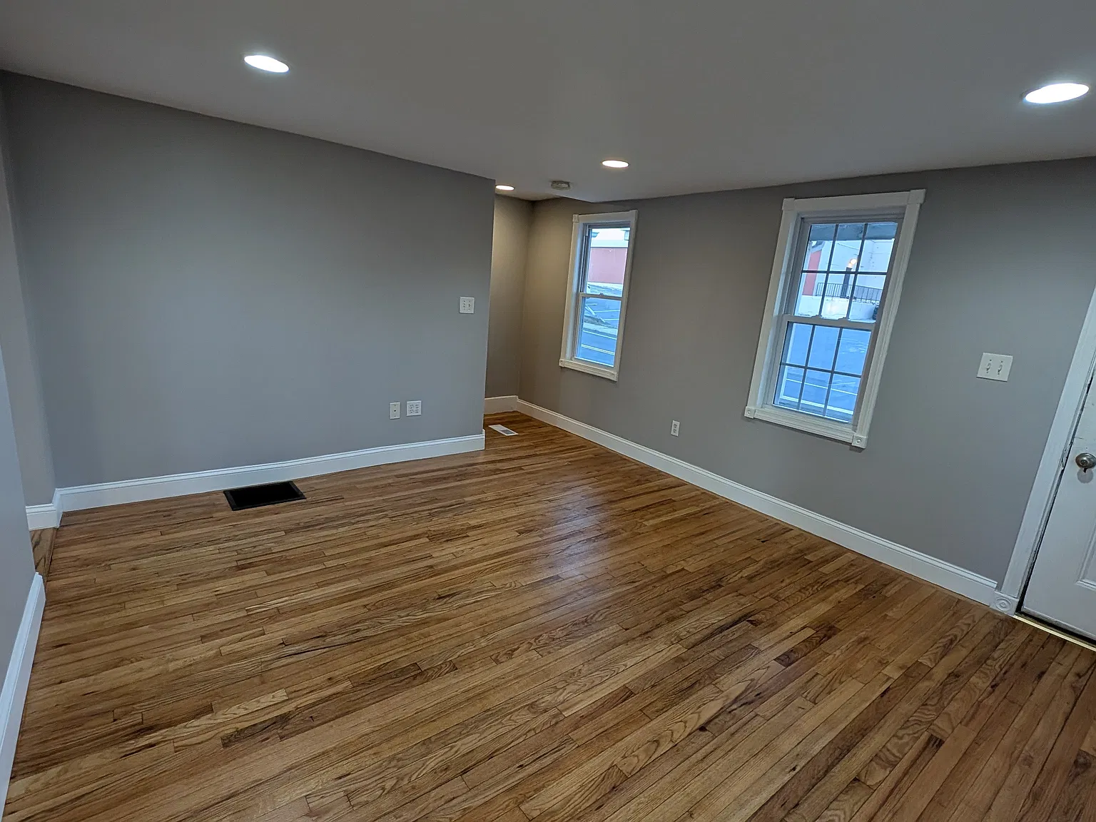 2 bed, 1000 sqft, $2,500 — Photo 3