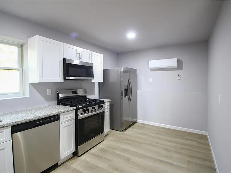 105 Homeport Dr — Photo 6