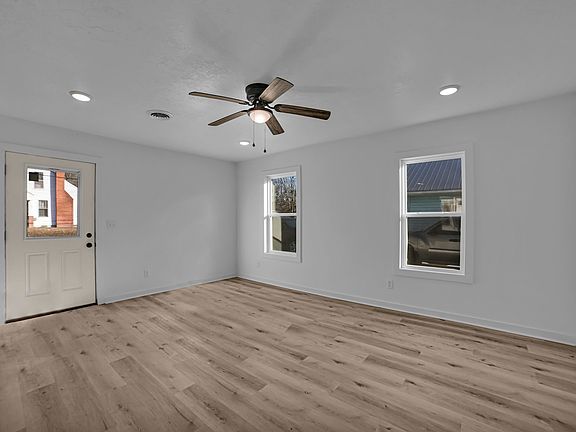 5th image of 813 Curtis St